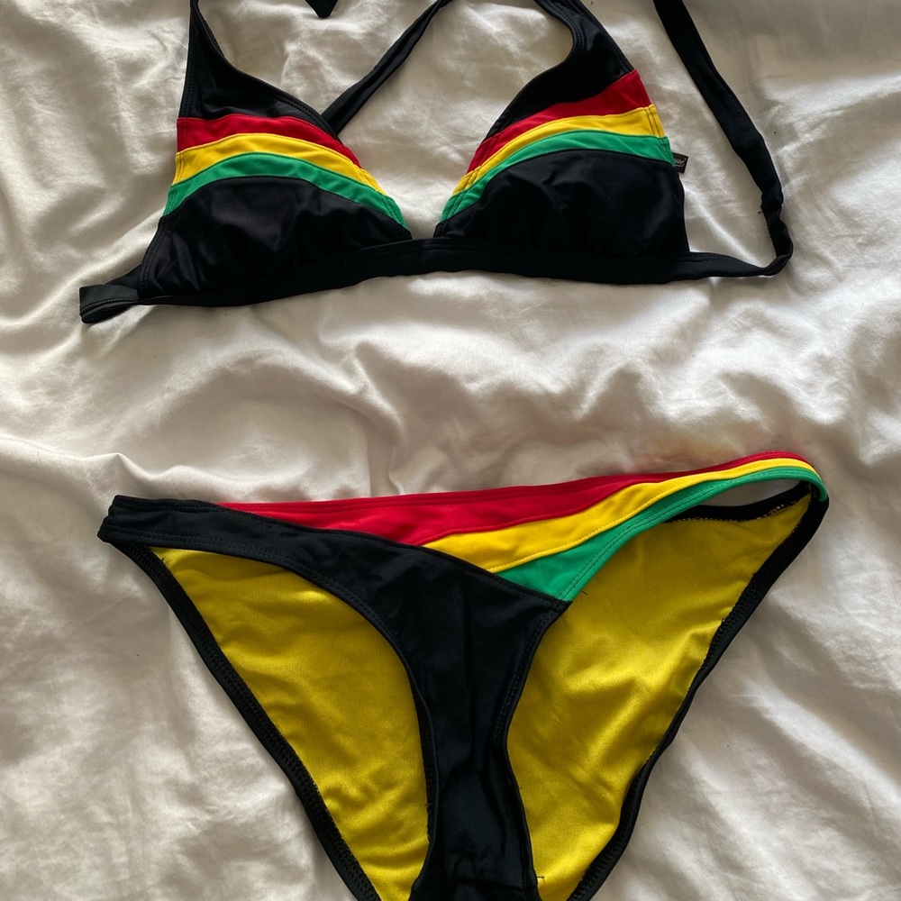 Size med but fits size small (brand new)